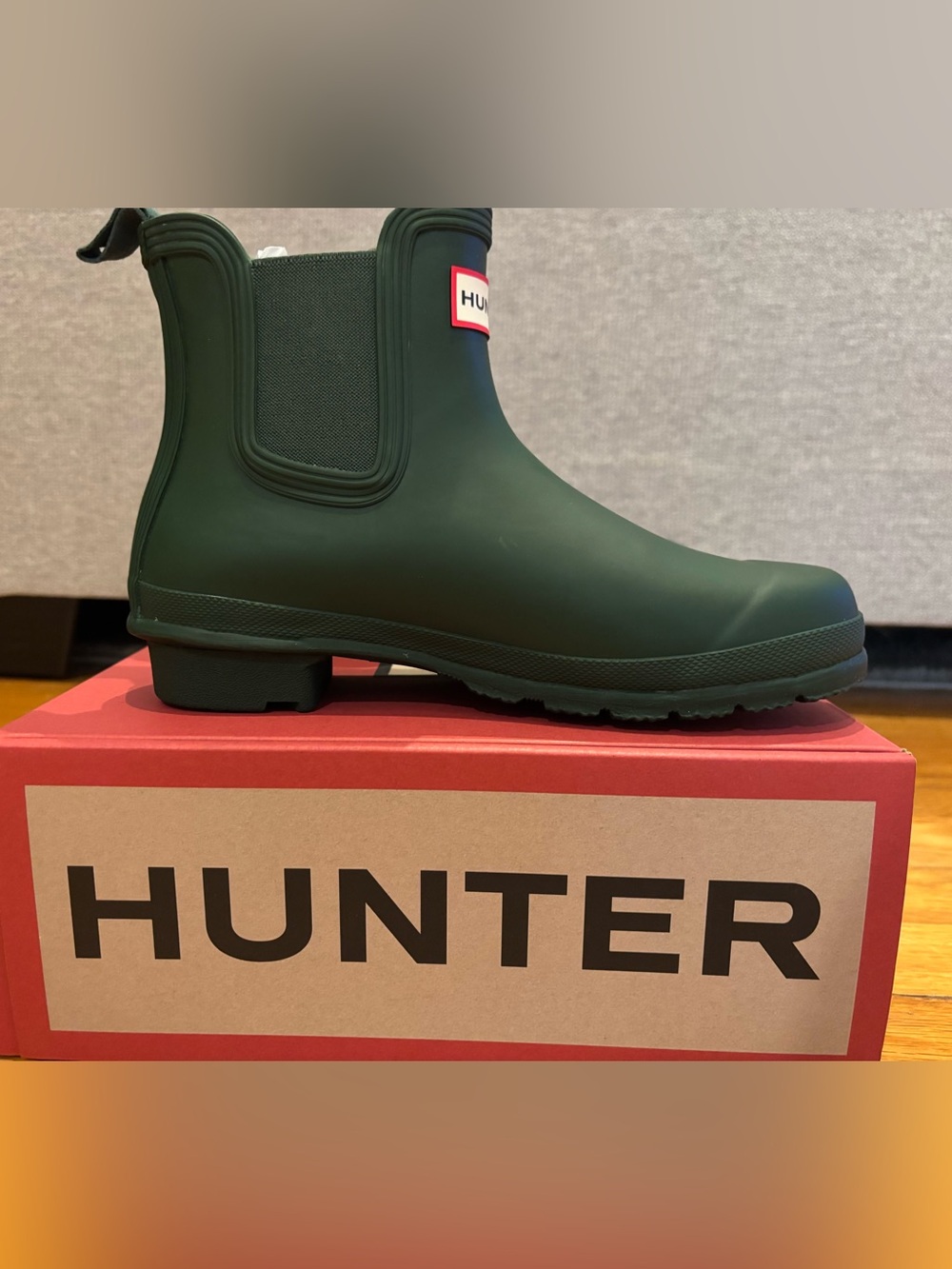 Hunter Orginal Chelsea boots. Hunter green. Size 8 - Picture 4 of 5